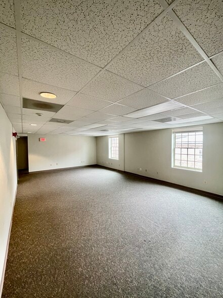 More Photos Of 12 N Washington St, Winchester Specialty For Sale