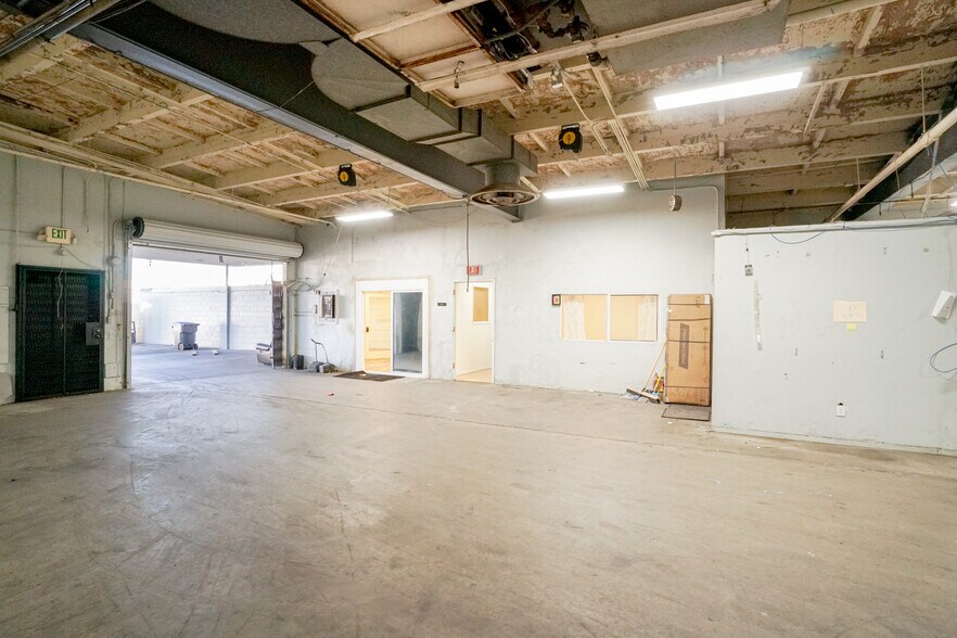 More Photos Of 13501 S Main St, Los Angeles Warehouse For Lease