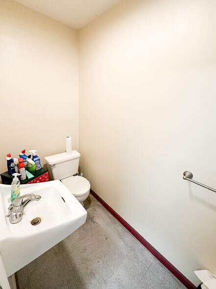 More Photos Of 121 Rental Ln, Grasonville Light Distribution For Lease