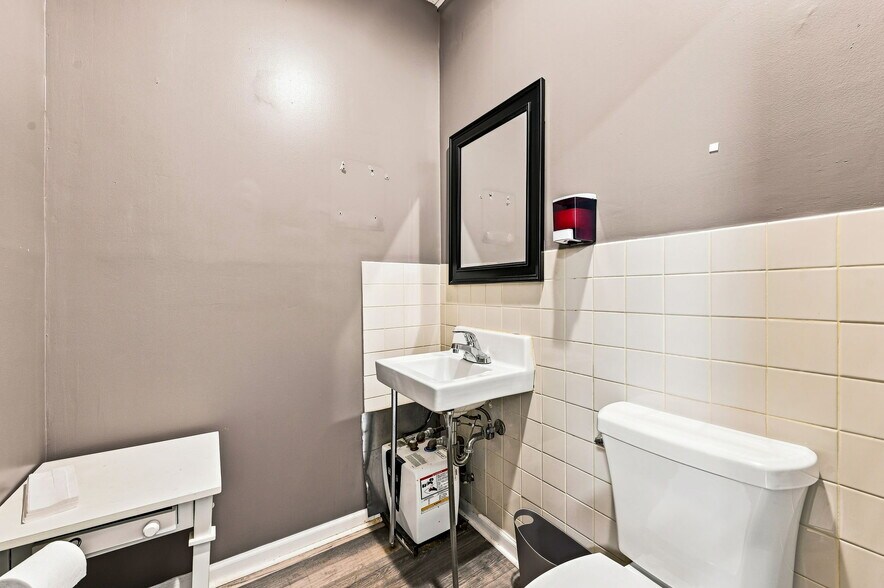 More Photos Of 7548 W Belmont Ave, Chicago Flex For Sale