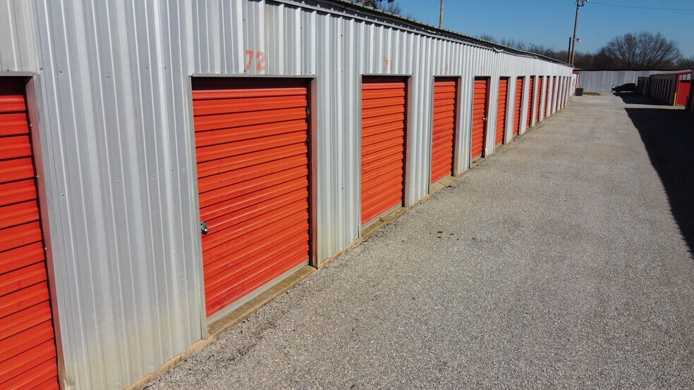 More Photos Of 2502 N 1st Ave, Durant Self Storage For Sale