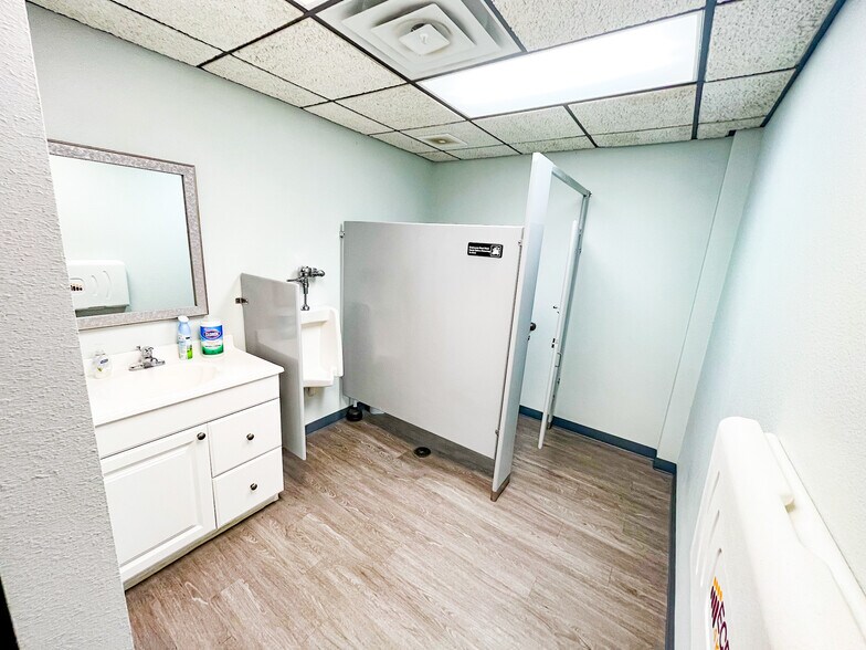 More Photos Of 1941 E 37th St, Odessa Office For Sale