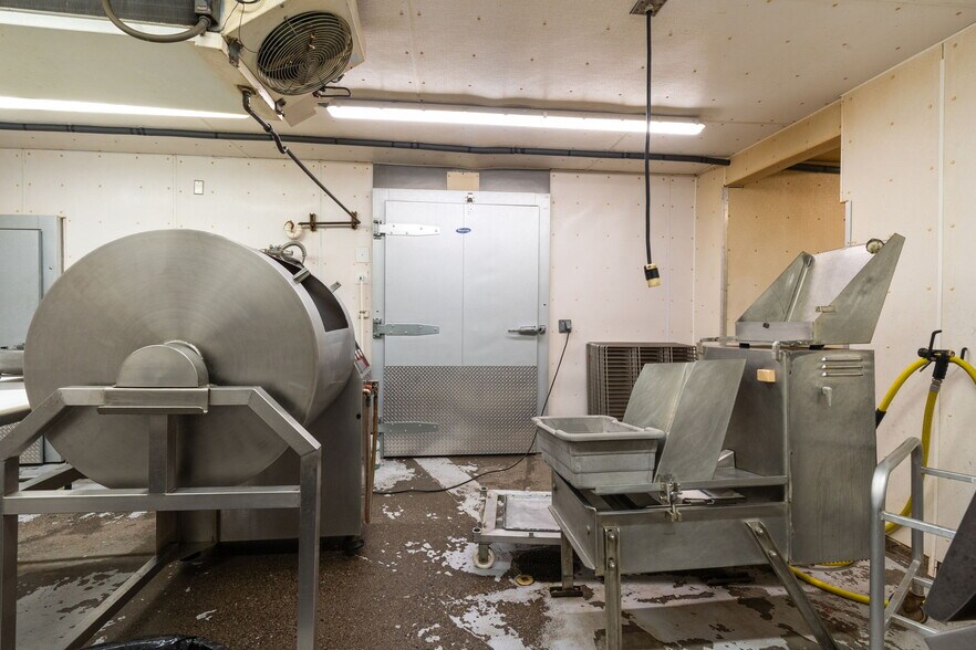 More Photos Of 6410 Jackrabbit Ln, Belgrade Storefront For Sale