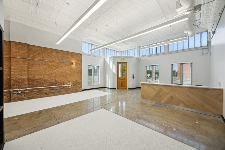 More Photos Of 211-215 S Jennings Ave, Fort Worth Loft Creative Space For Lease