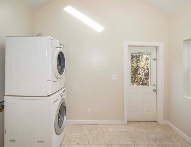 More Photos Of 24 Bosworth St, San Francisco Multifamily For Sale