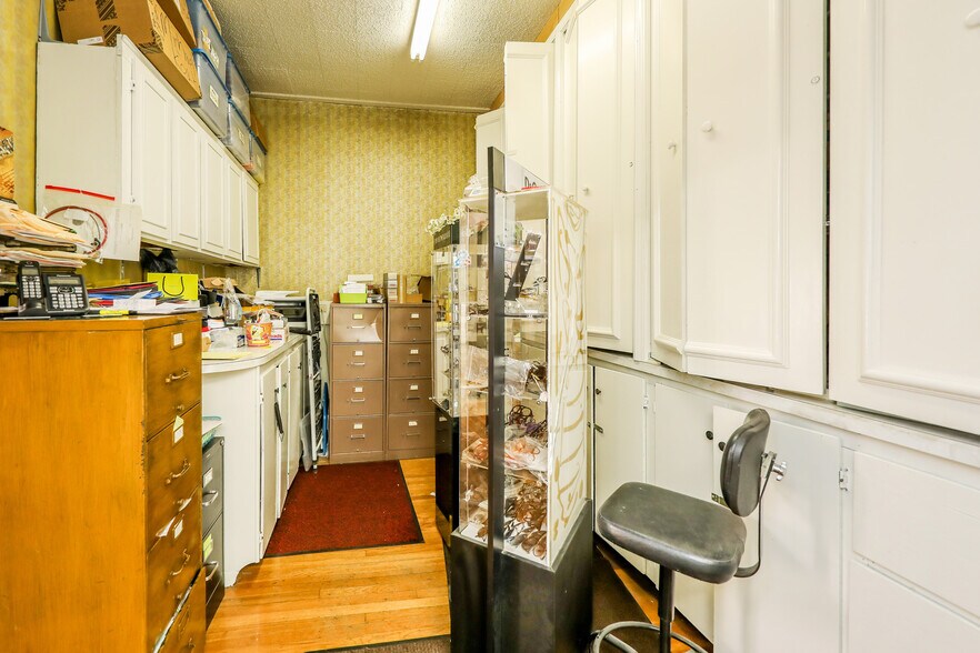 More Photos Of 1019 San Bernardo Ave, Laredo Office For Sale