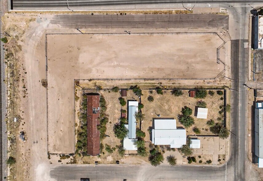 More Photos Of 300-305 S Grant Ave, Odessa Warehouse For Sale