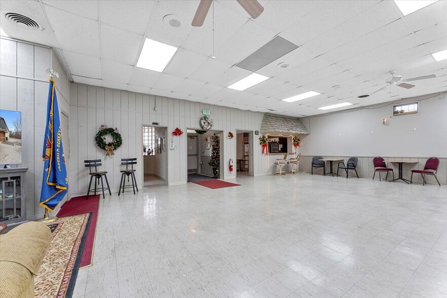 More Photos Of 8840 Macomb St, Grosse Ile Township Freestanding For Sale