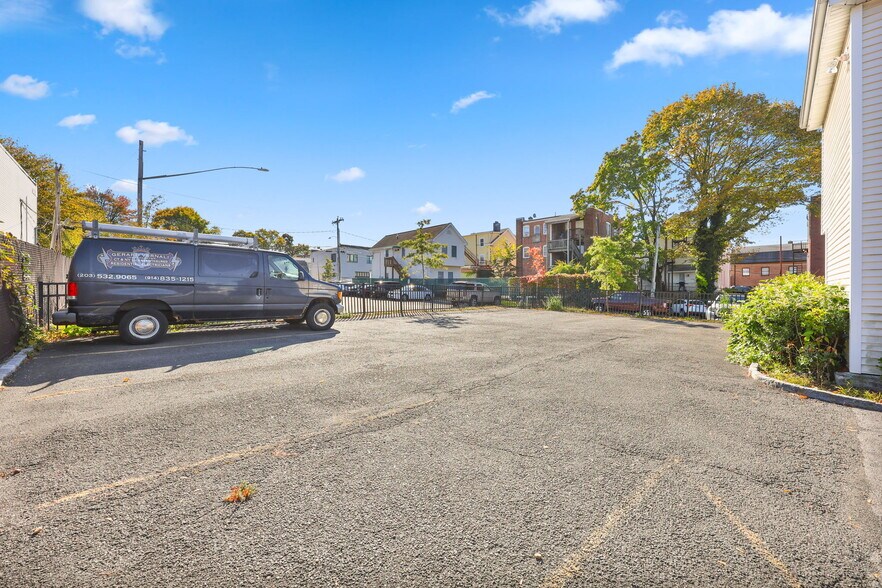 More Photos Of 13 N Water St, Greenwich Freestanding For Lease