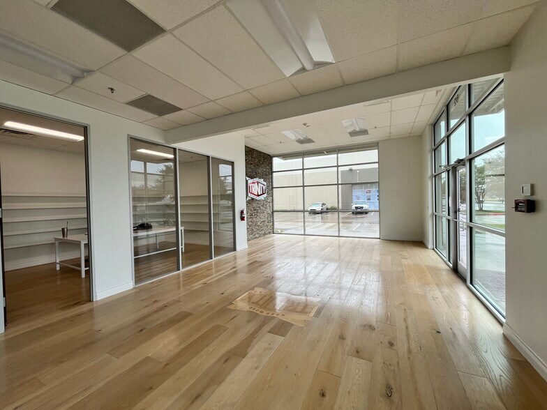 More Photos Of 612 Spring Hill Dr, Spring Warehouse For Lease