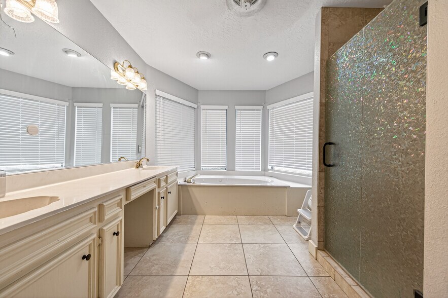 More Photos Of 8911 West Ln, Magnolia Office For Sale