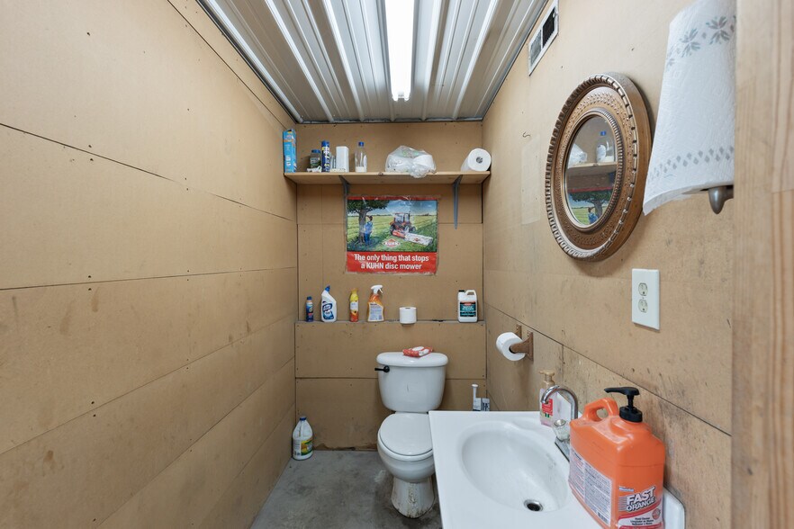 More Photos Of 60 US-54 Hwy, El Dorado Springs General Retail For Sale