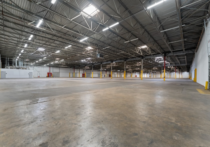 More Photos Of 1001 Bond St, Charlotte Warehouse For Lease
