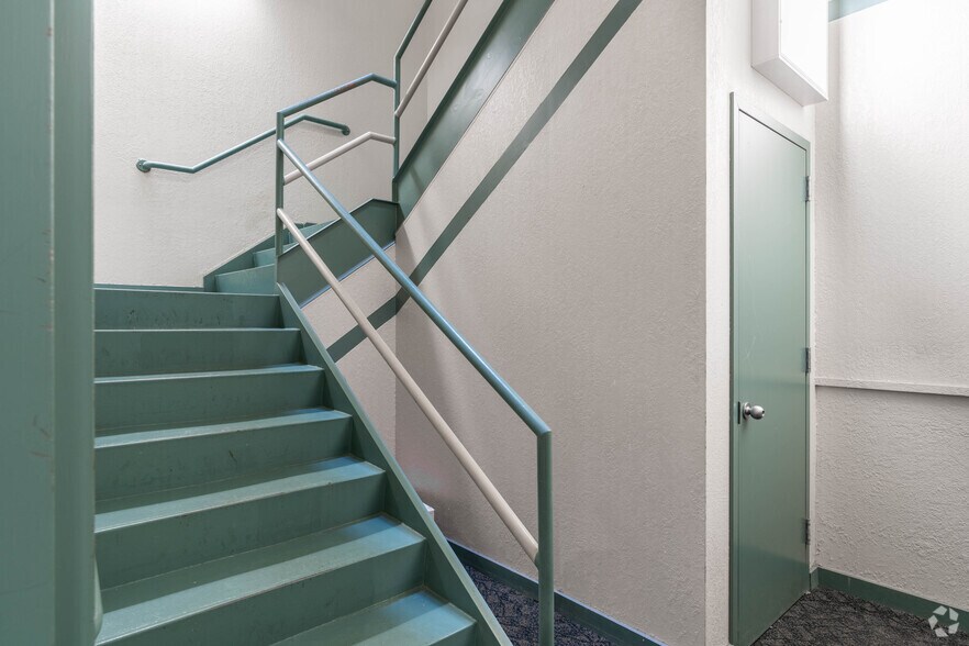 More Photos Of 167 Dwight Rd, Longmeadow Unknown For Lease