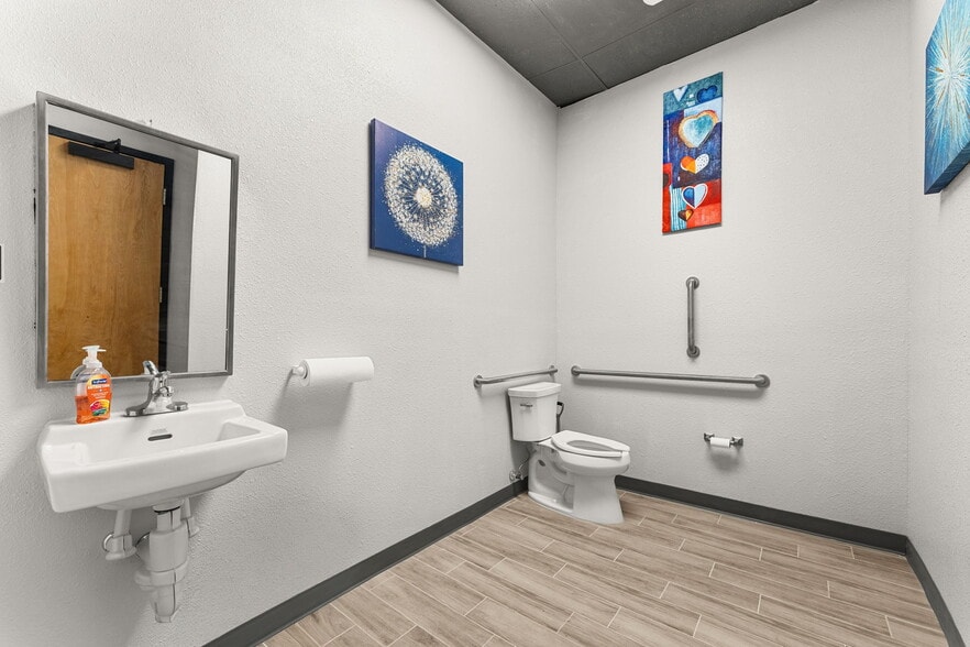 More Photos Of 1592 Jimmy Buffet Mem Hwy, Satellite Beach Office Residential For Sale