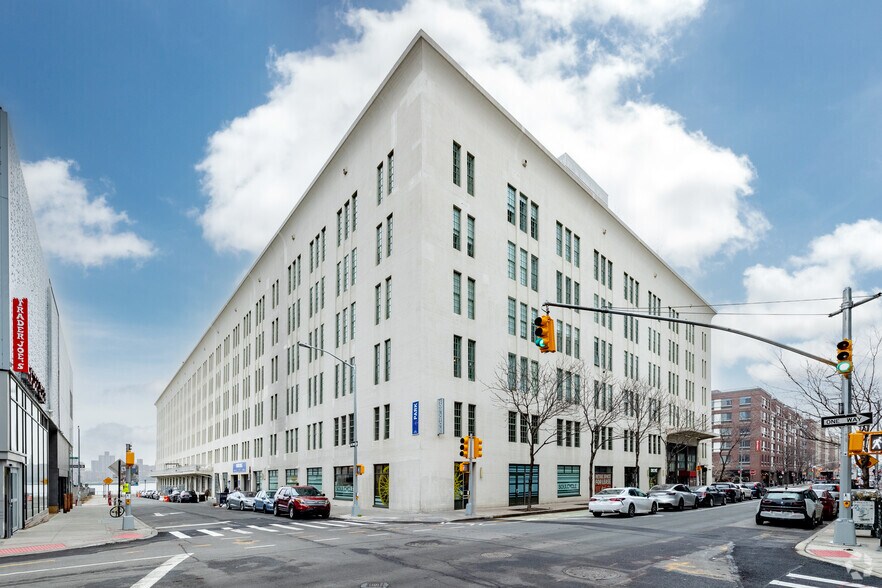 More Photos Of 184-198 Kent Ave, Brooklyn Apartments For Lease