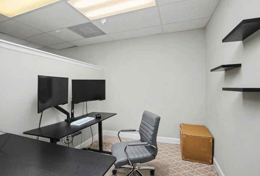 More Photos Of 139A W Ellis Rd, Griffin Loft Creative Space For Sale