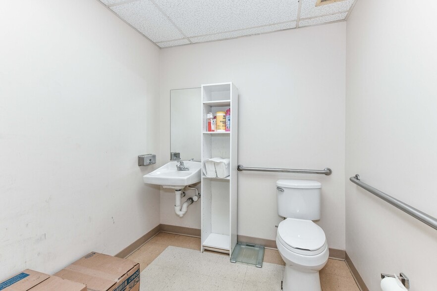 More Photos Of 1860 Town Center Dr, Reston Medical For Sale