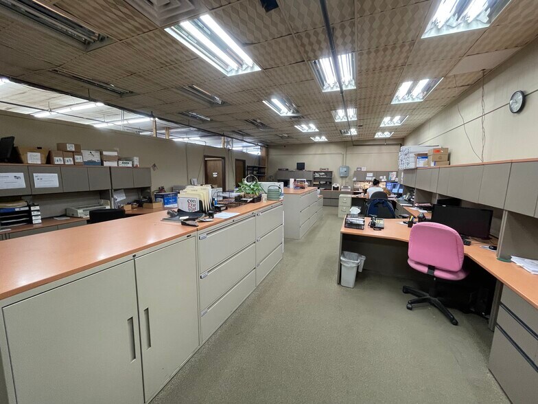 More Photos Of 7757 Lawrence, Norridge Department Store For Lease