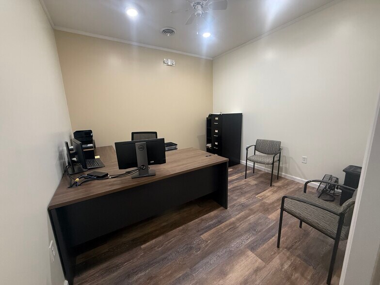 More Photos Of 816 6th Ave, DeWitt Office For Lease