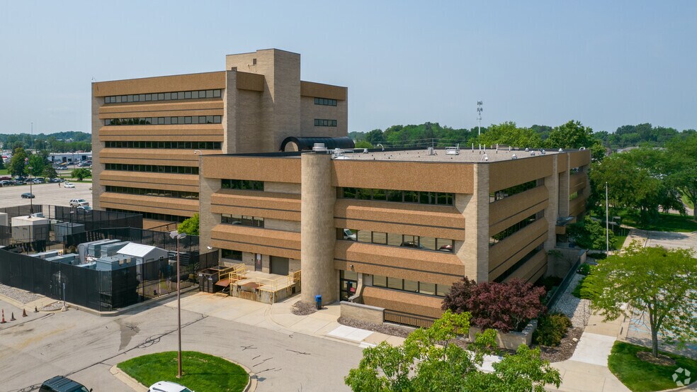 More Photos Of 5913 Executive Dr, Lansing Office For Lease