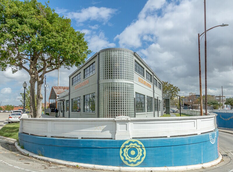 More Photos Of 121 St Emanuel St, Houston Flex For Sale