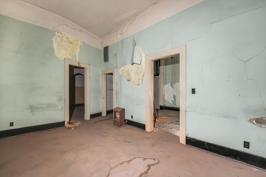 More Photos Of 100 W 4th St, Hobart Restaurant For Sale