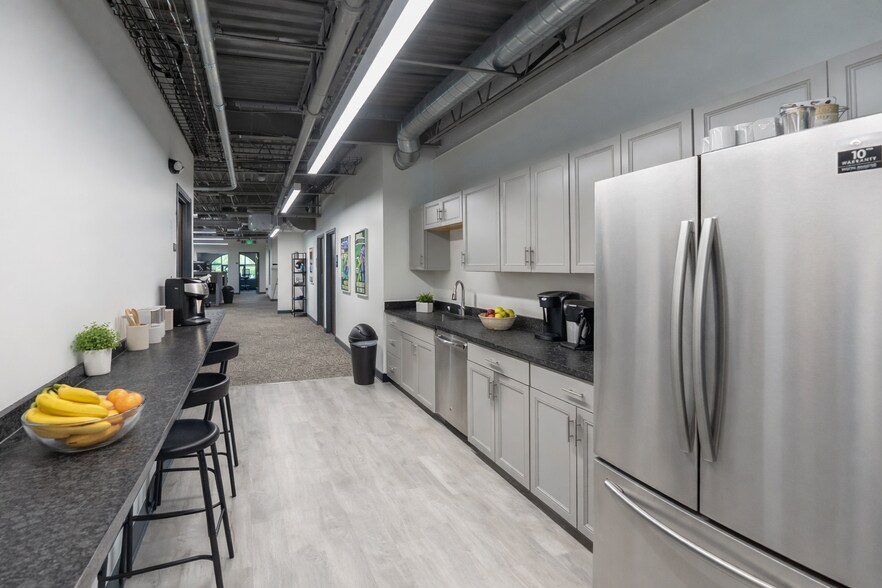 More Photos Of 209 W 6th St, Royal Oak Office Residential For Lease