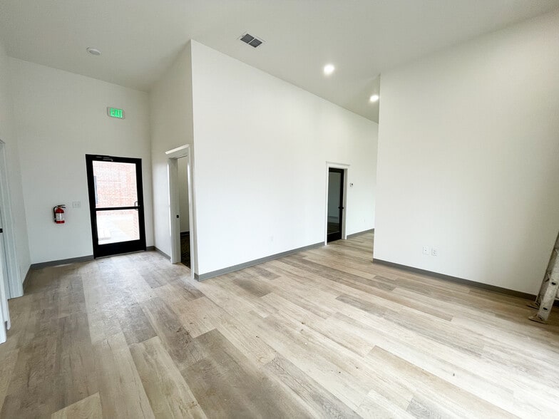 More Photos Of 6905 Alcove Ave, Lubbock Office For Lease