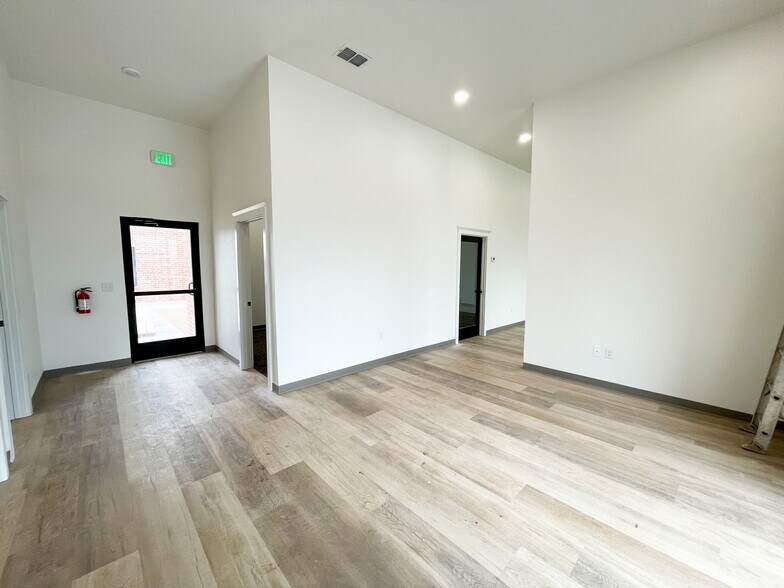 More Photos Of 6905 Alcove Ave, Lubbock Office For Sale