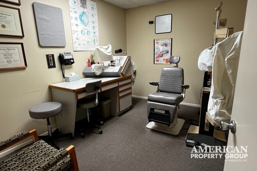 More Photos Of 3920 Bee Ridge Rd, Sarasota Medical For Sale