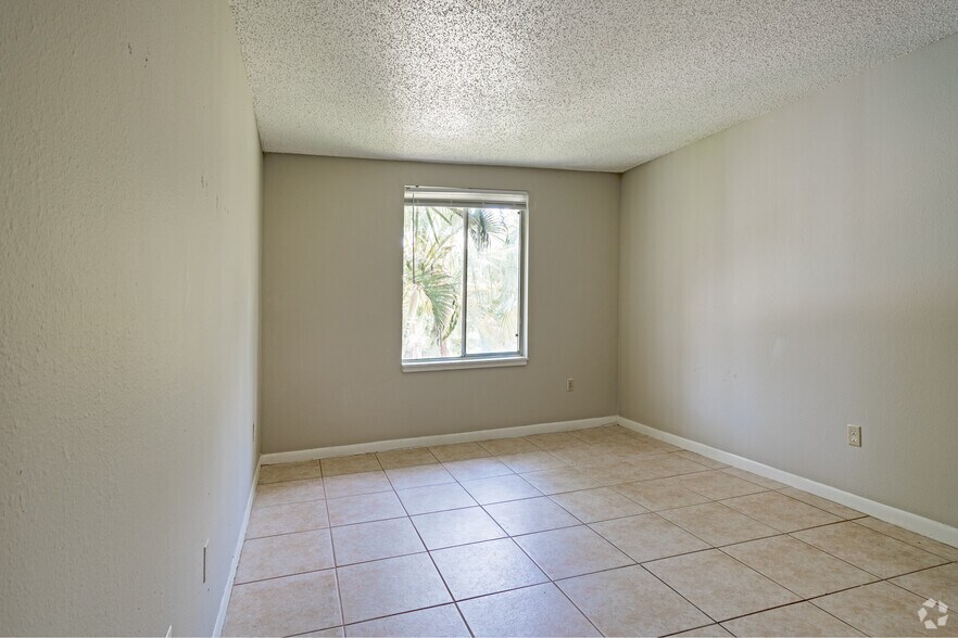 More Photos Of 2148 54th Ave S, Saint Petersburg Apartments For Sale