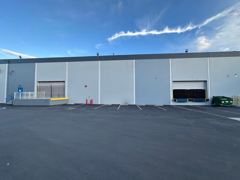 More Photos Of 4160-4168 Bandini Blvd, Los Angeles Warehouse For Lease