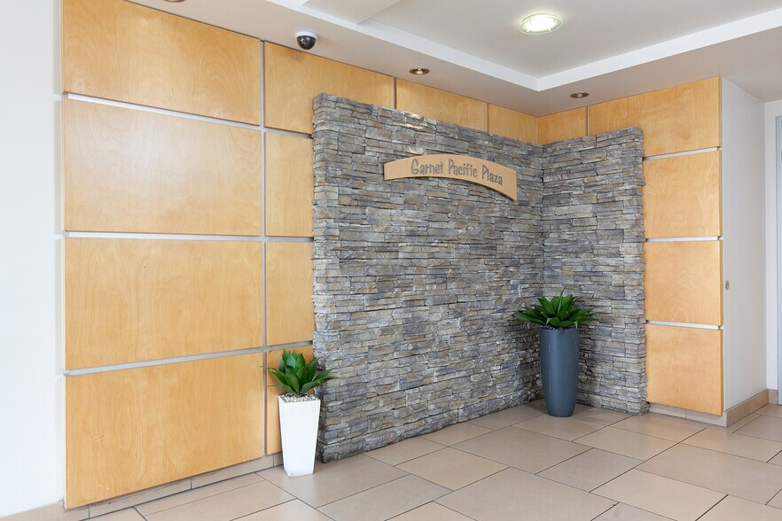 More Photos Of 1940 Garnet Ave, San Diego Medical For Sale