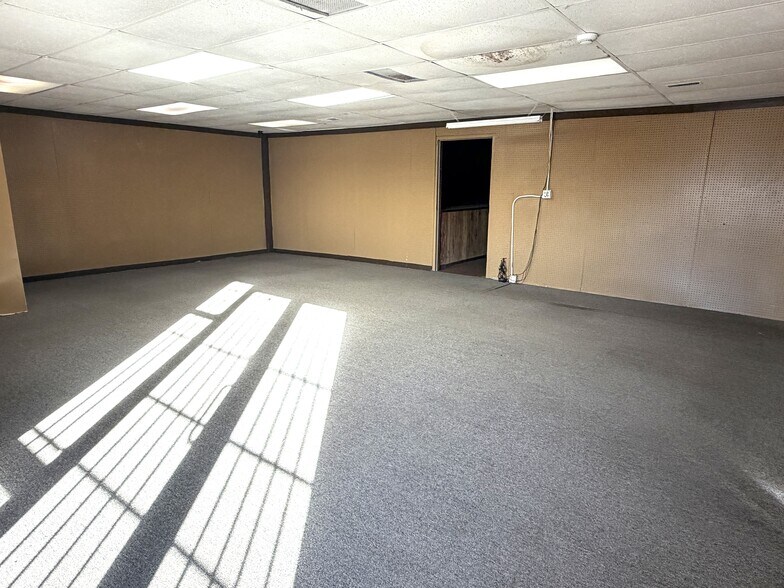 More Photos Of 594 S Santa Fe Ave, Fountain Convenience Store For Sale