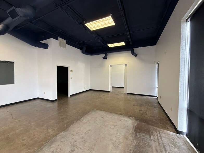 More Photos Of 1350 Manufacturing St, Dallas Unknown For Lease