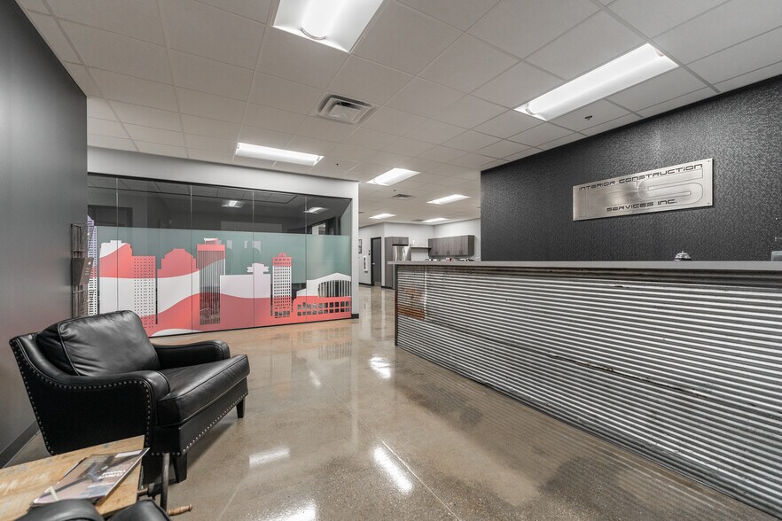 More Photos Of 2001 Royal Dr, Greenfield Distribution For Lease