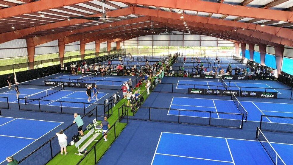 Primary Photo Of 2525 Country Club Blvd, Orange Park Golf Course Driving Range For Sale