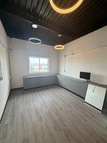 More Photos Of 59 East Lake Cres NE, Airdrie Service For Sale