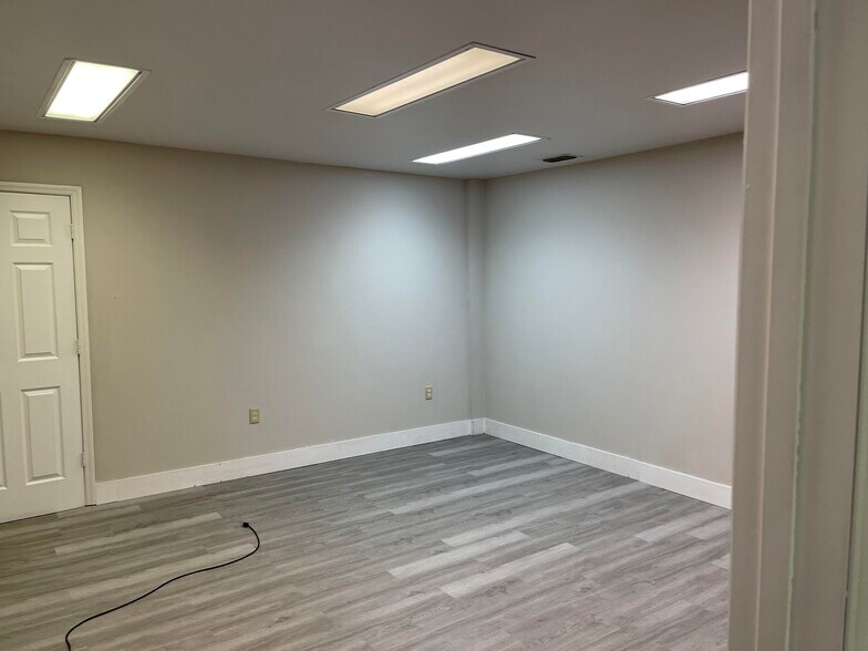 More Photos Of 196 NE Chestnut Ave, Lake City Warehouse For Sale