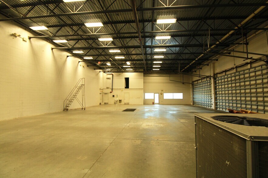 More Photos Of 1567 Branan Field Rd, Middleburg Freestanding For Lease