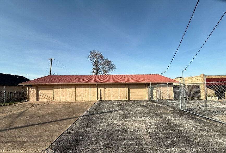 More Photos Of 3440 South Fwy, Fort Worth Flex For Sale