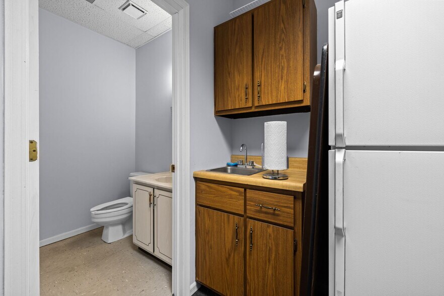 More Photos Of 4171-4193 Crescent Dr, Saint Louis Medical For Sale