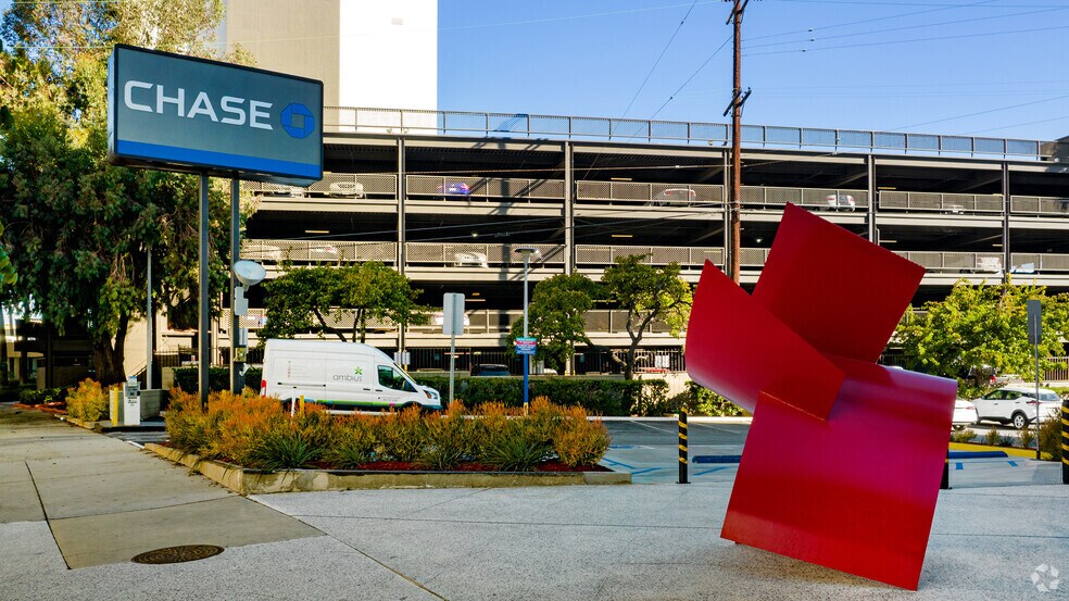 More Photos Of 1180 S Beverly Dr, Los Angeles Office For Lease