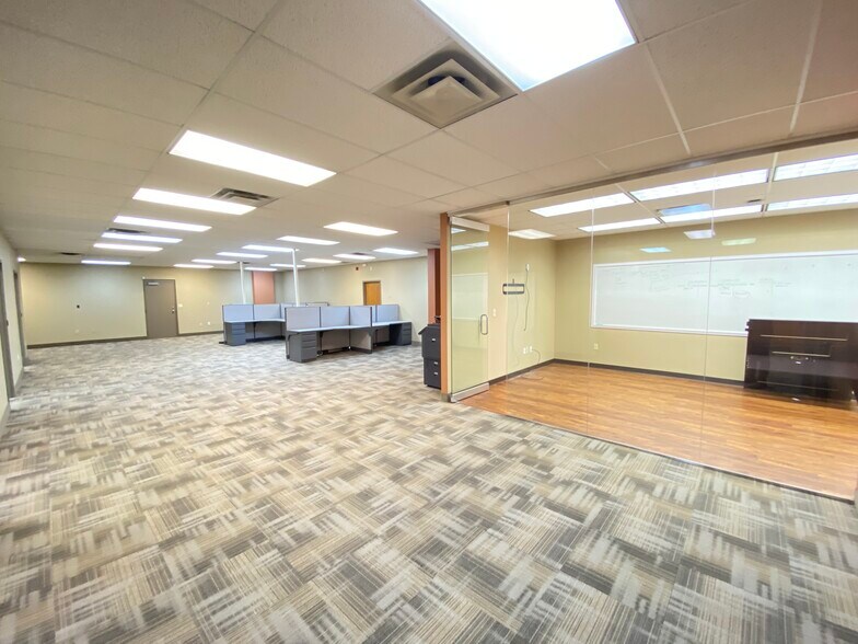 More Photos Of 6111 Heisley Rd, Mentor Flex For Lease
