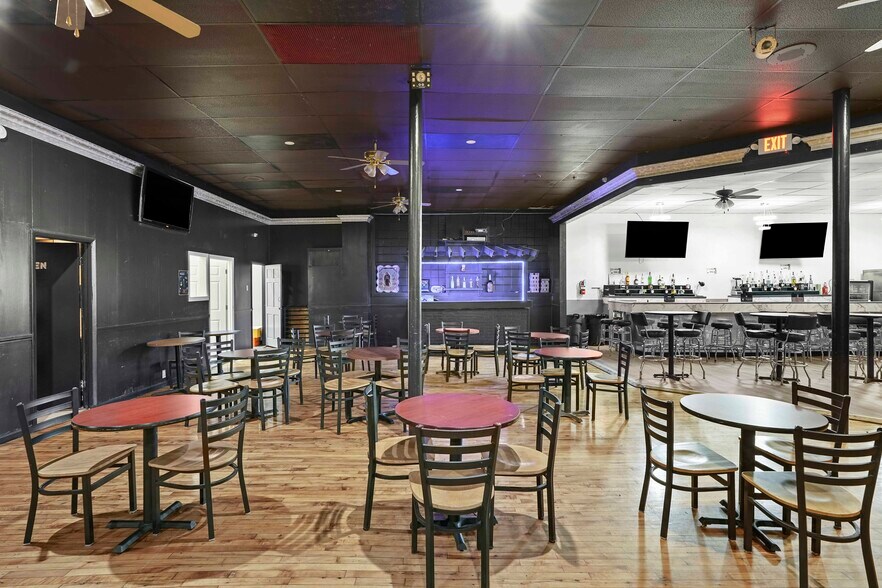 More Photos Of 4620 Tod Ave, East Chicago General Retail For Sale