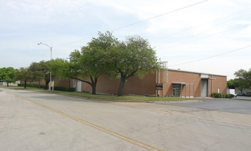 More Photos Of 3002-3014 Avenue E E, Arlington Light Manufacturing For Lease