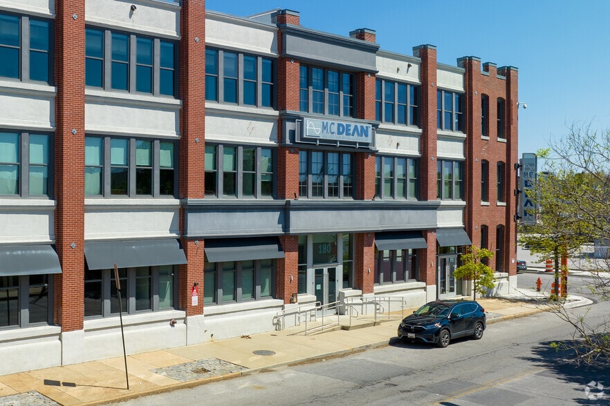 More Photos Of 180 W Ostend St, Baltimore Office For Lease