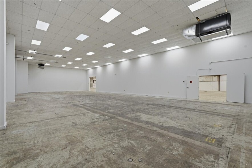 More Photos Of 13770 Automobile Blvd, Clearwater Distribution For Lease
