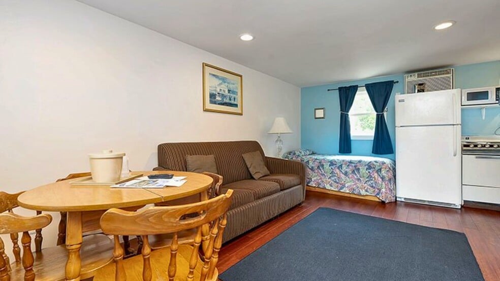 More Photos Of Route 1, Moody Hotel For Sale